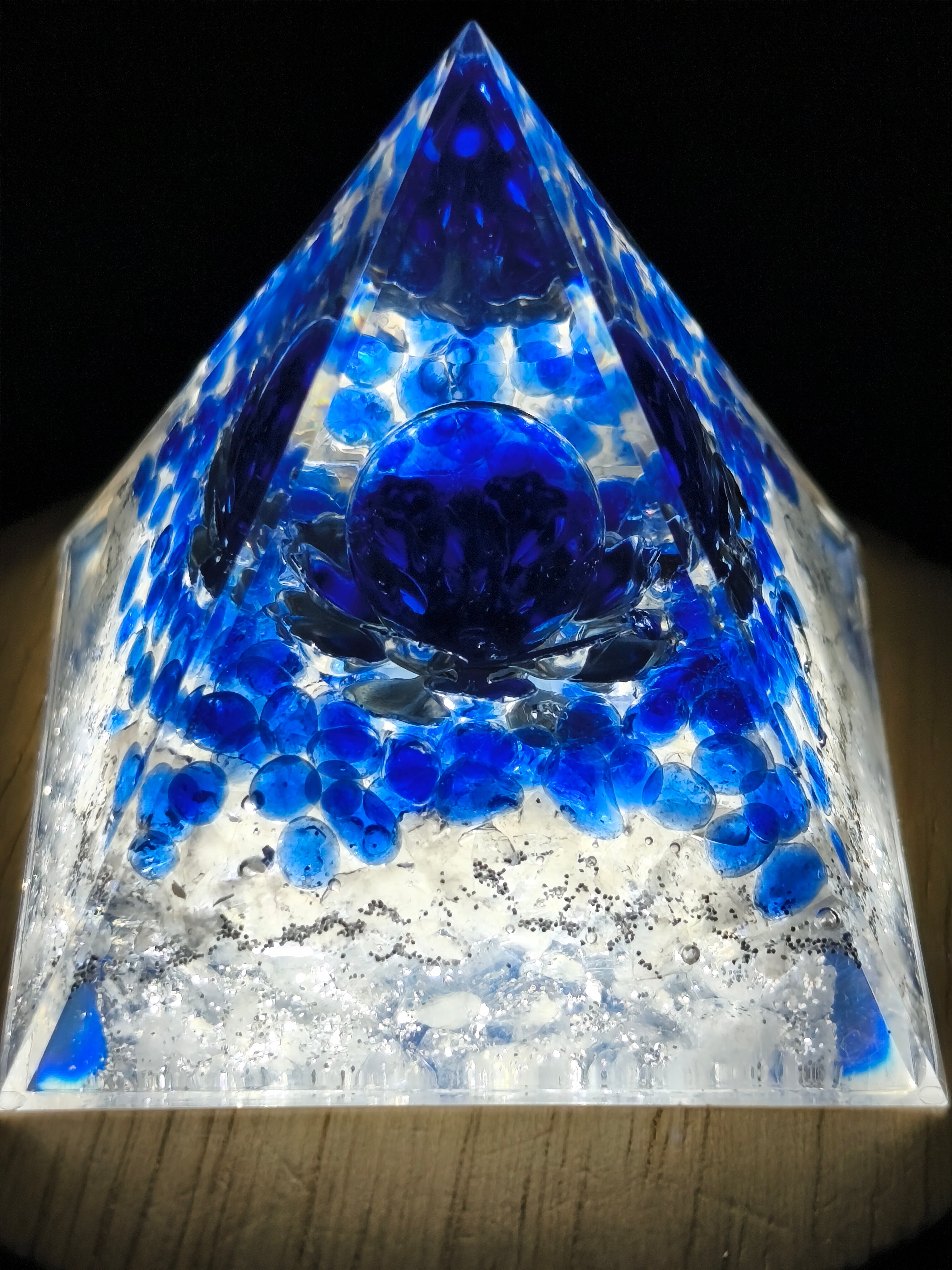 Orgonit Pyramide Lotus - Energie erneuerung