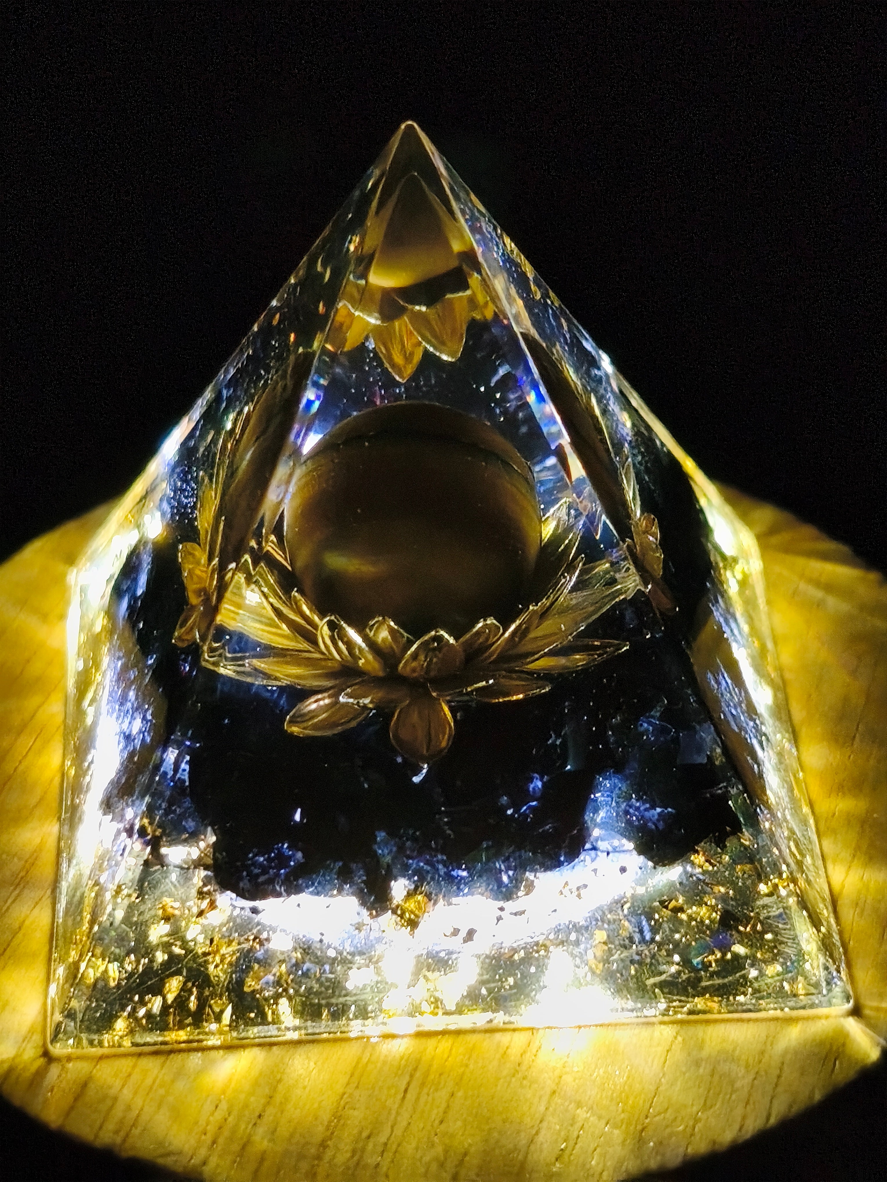 Orgonit Pyramide Lotus - Energie erneuerung