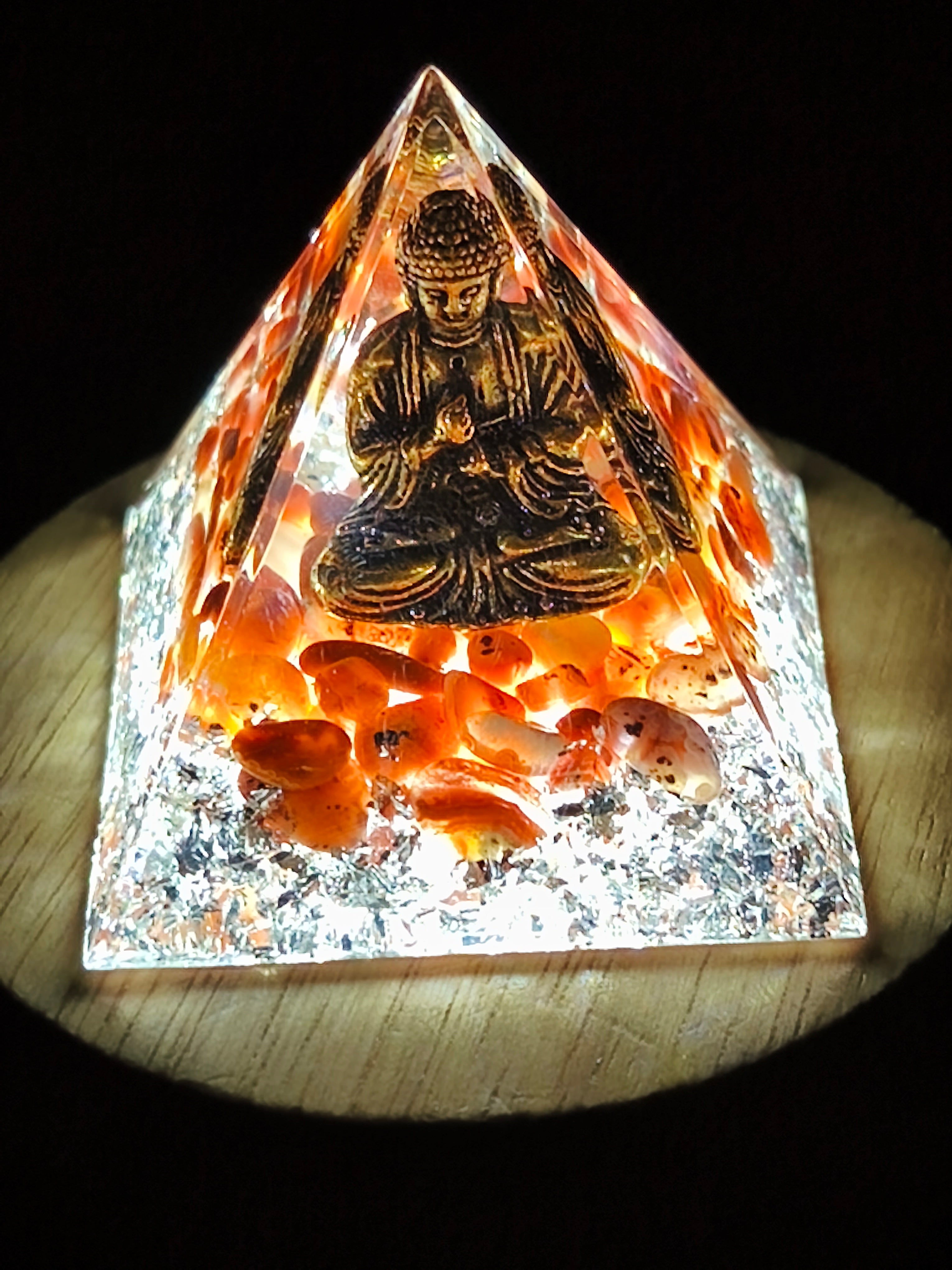Orgonit Pyramide Buddha Gold