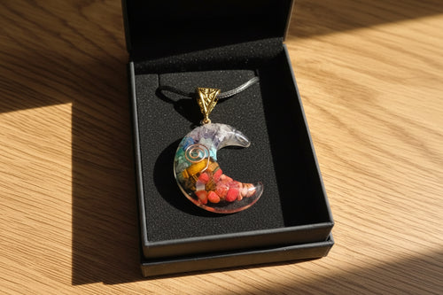 Chakren Anhänger (halbmond) mit Band, Energiefluß