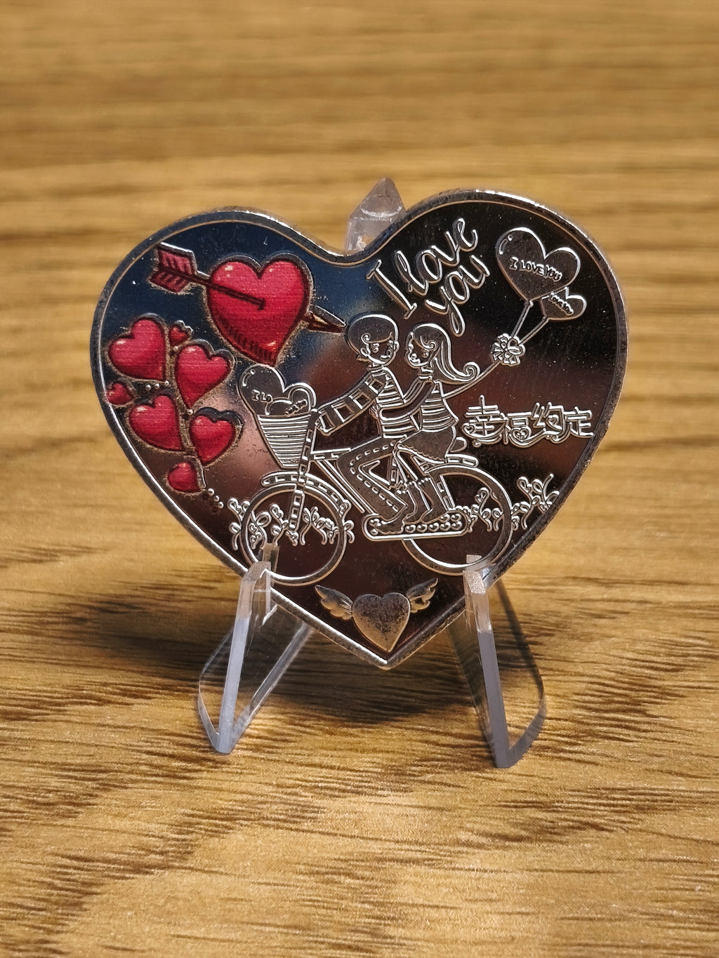 Herzmünze - silberfarben mit Liebesmotiven