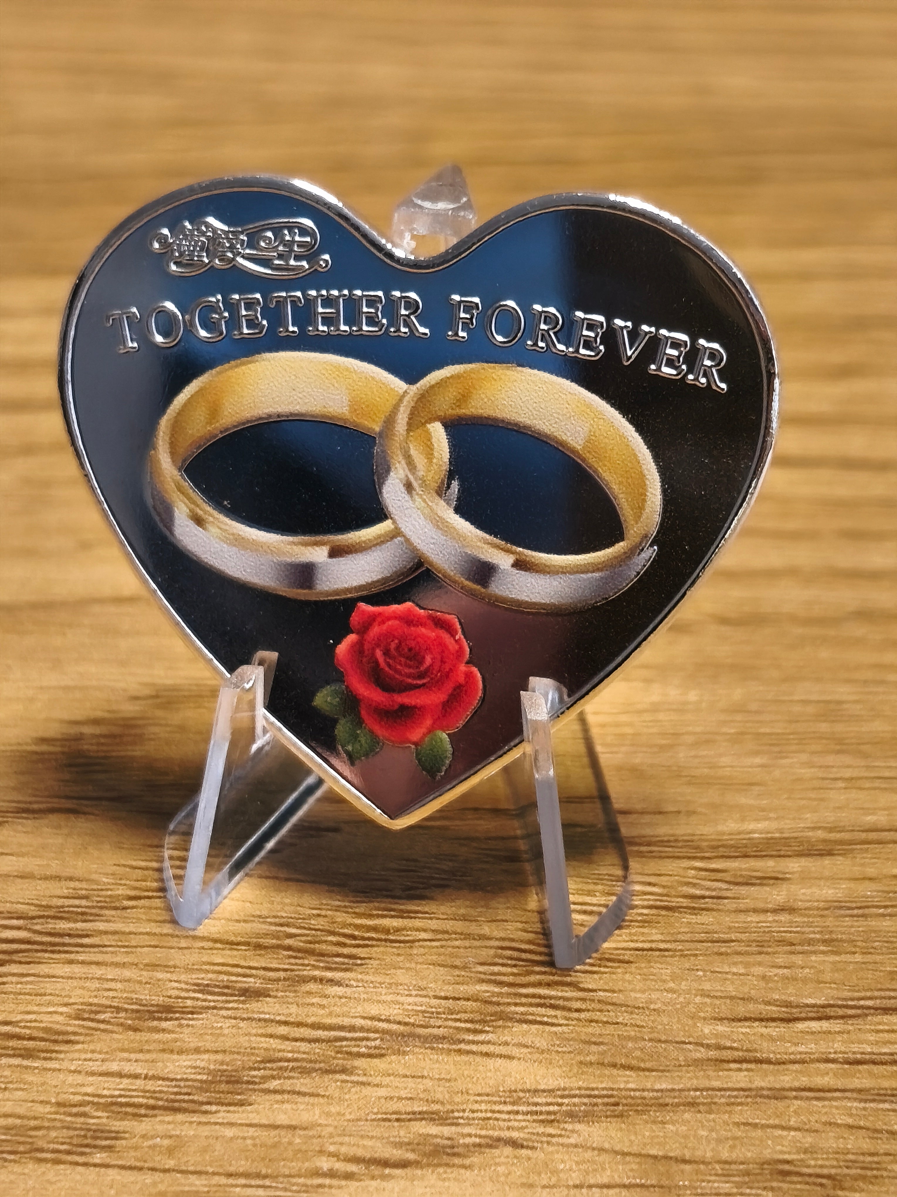 Herzmünze - silberfarben mit Liebesmotiven