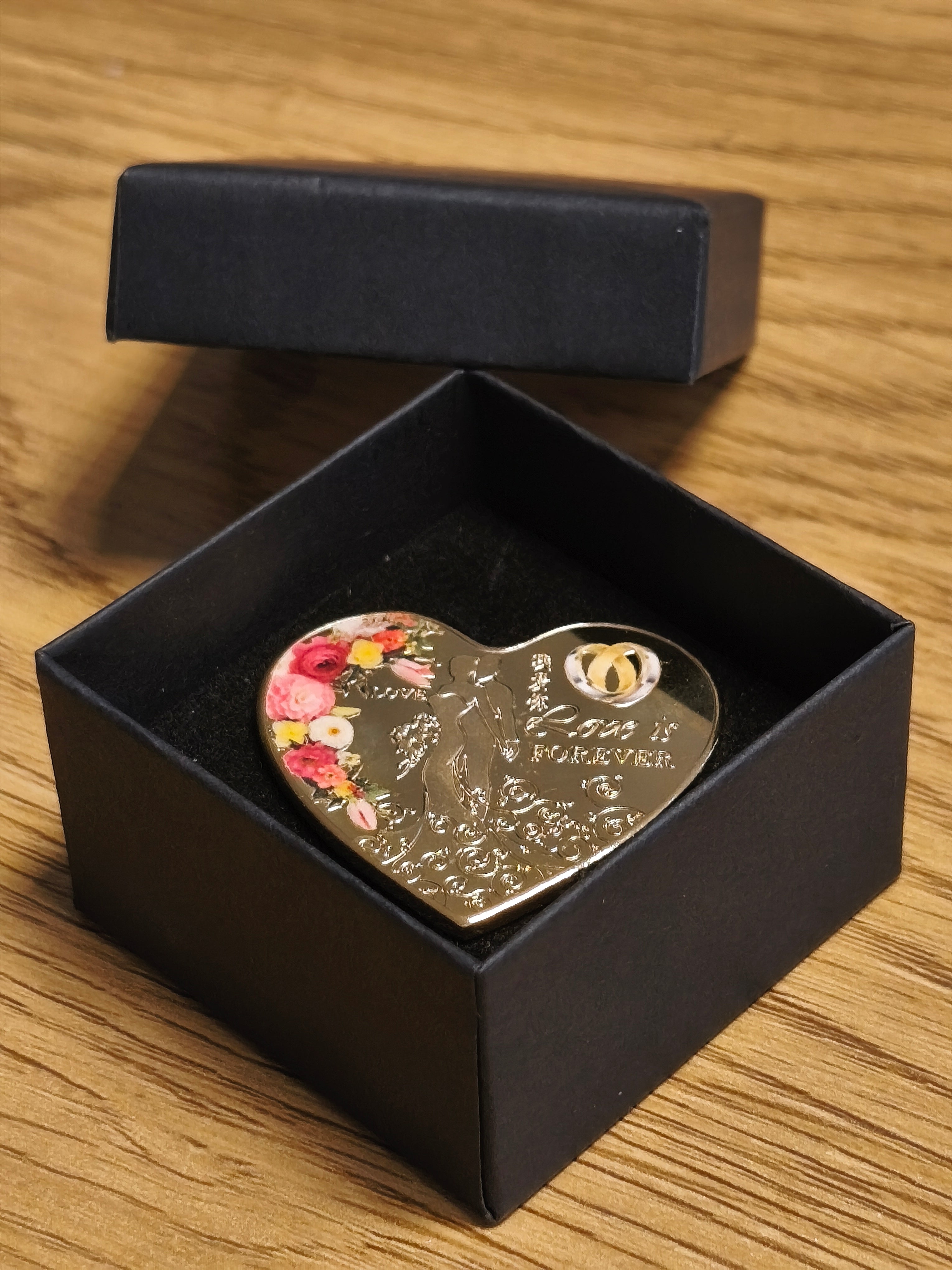 Herzmünze - Goldfarben mit Liebesmotiven