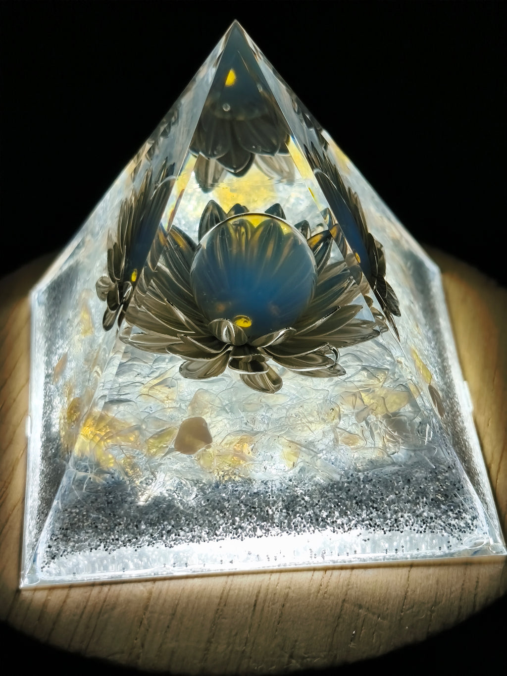 Orgonit Pyramide Lotus - Energie erneuerung