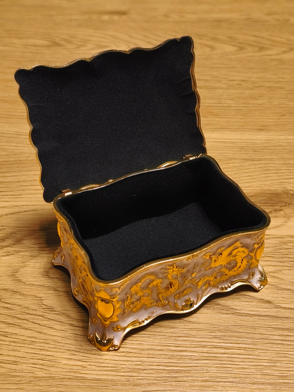 Schmuckdose "Drachenmotiv" Vintage/Barock Stil